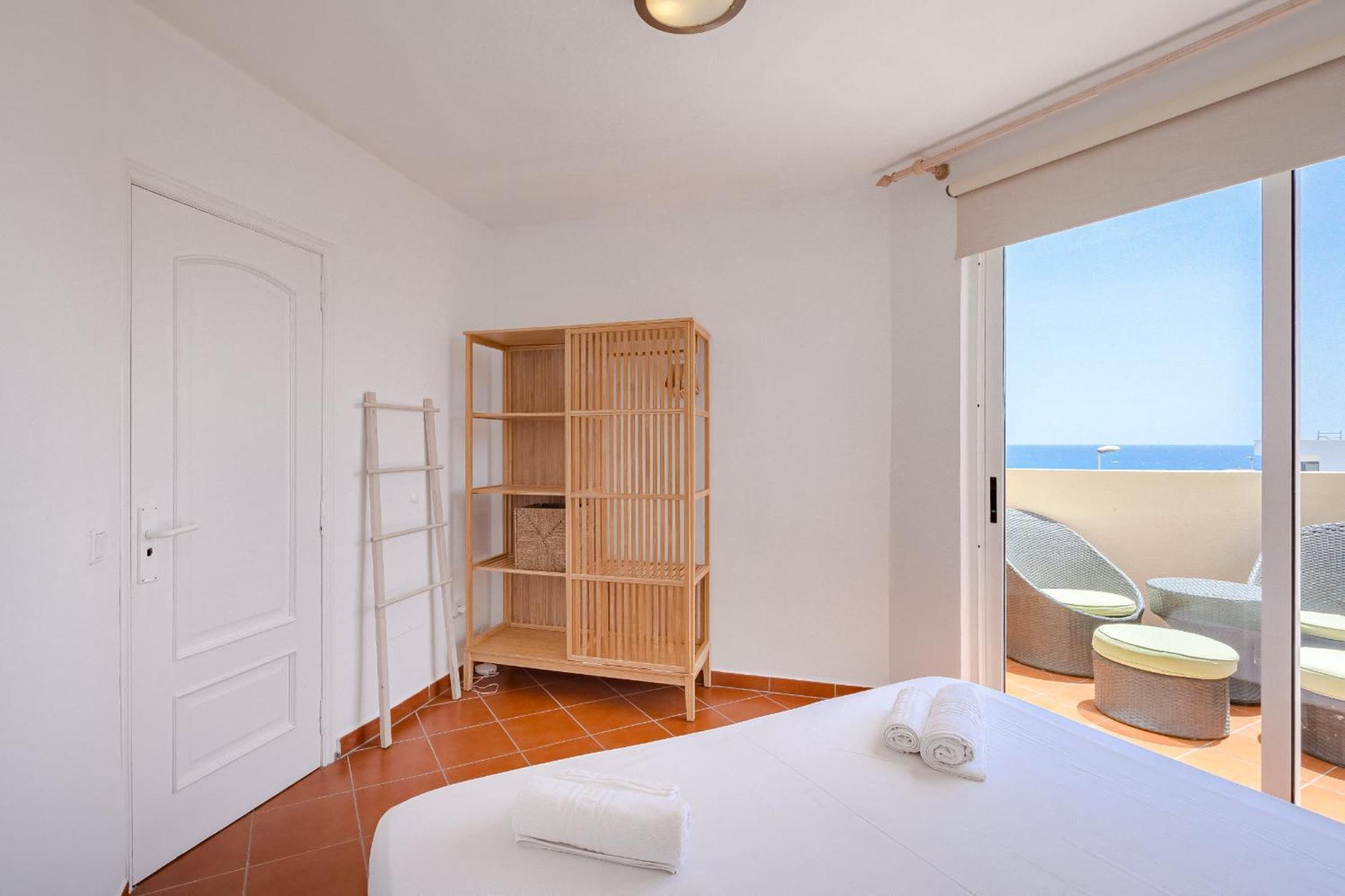 Medano Seaside Villa, Jacuzzi & Pool Villa