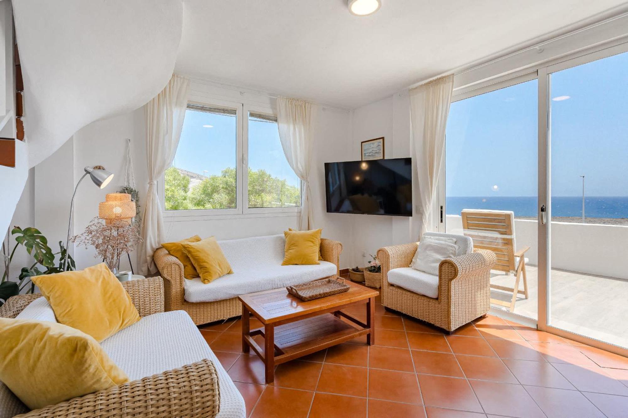 Medano Seaside Villa, Jacuzzi & Pool
