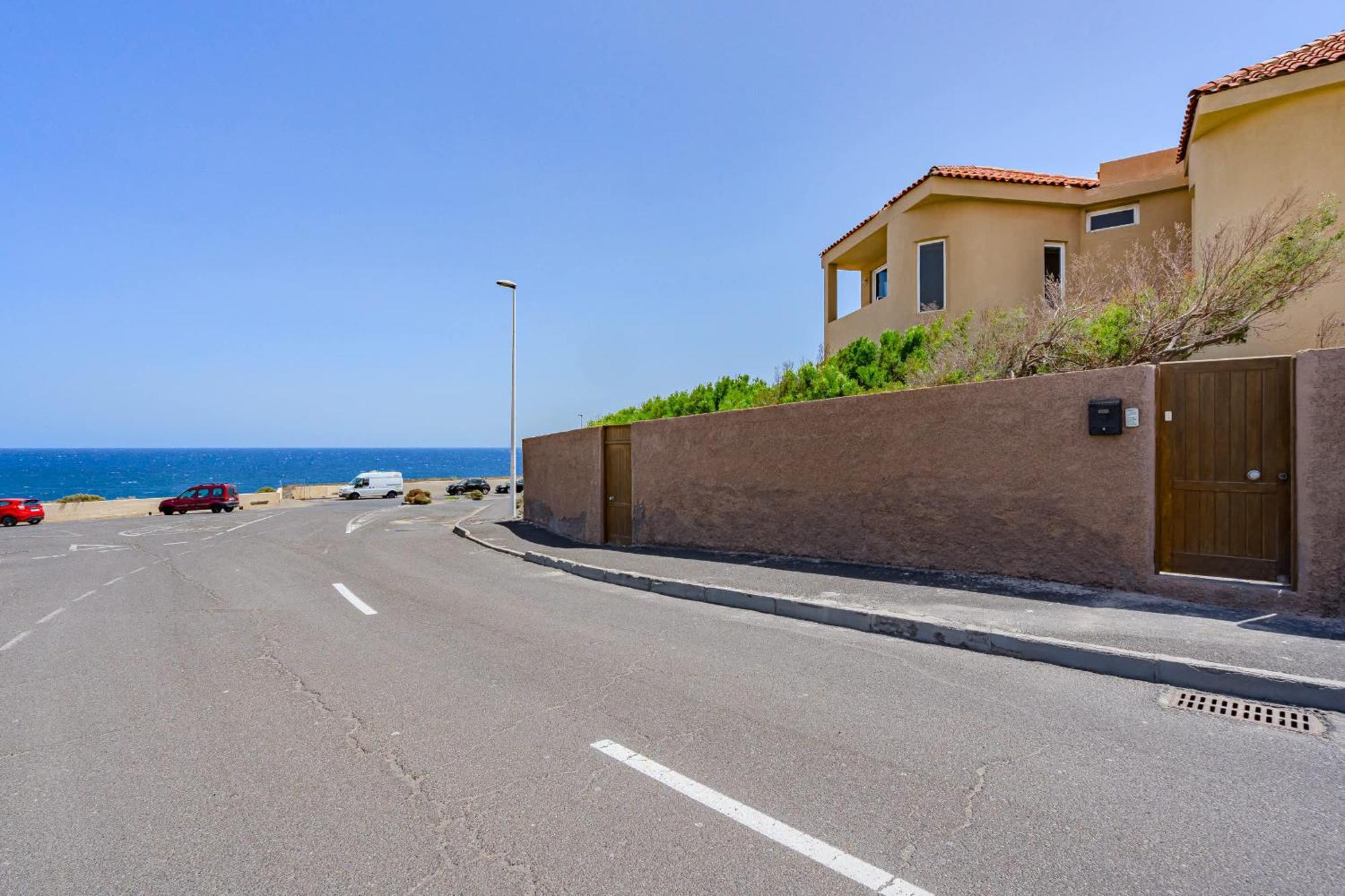 Medano Seaside Villa, Jacuzzi & Pool * El Medano (Tenerife)
