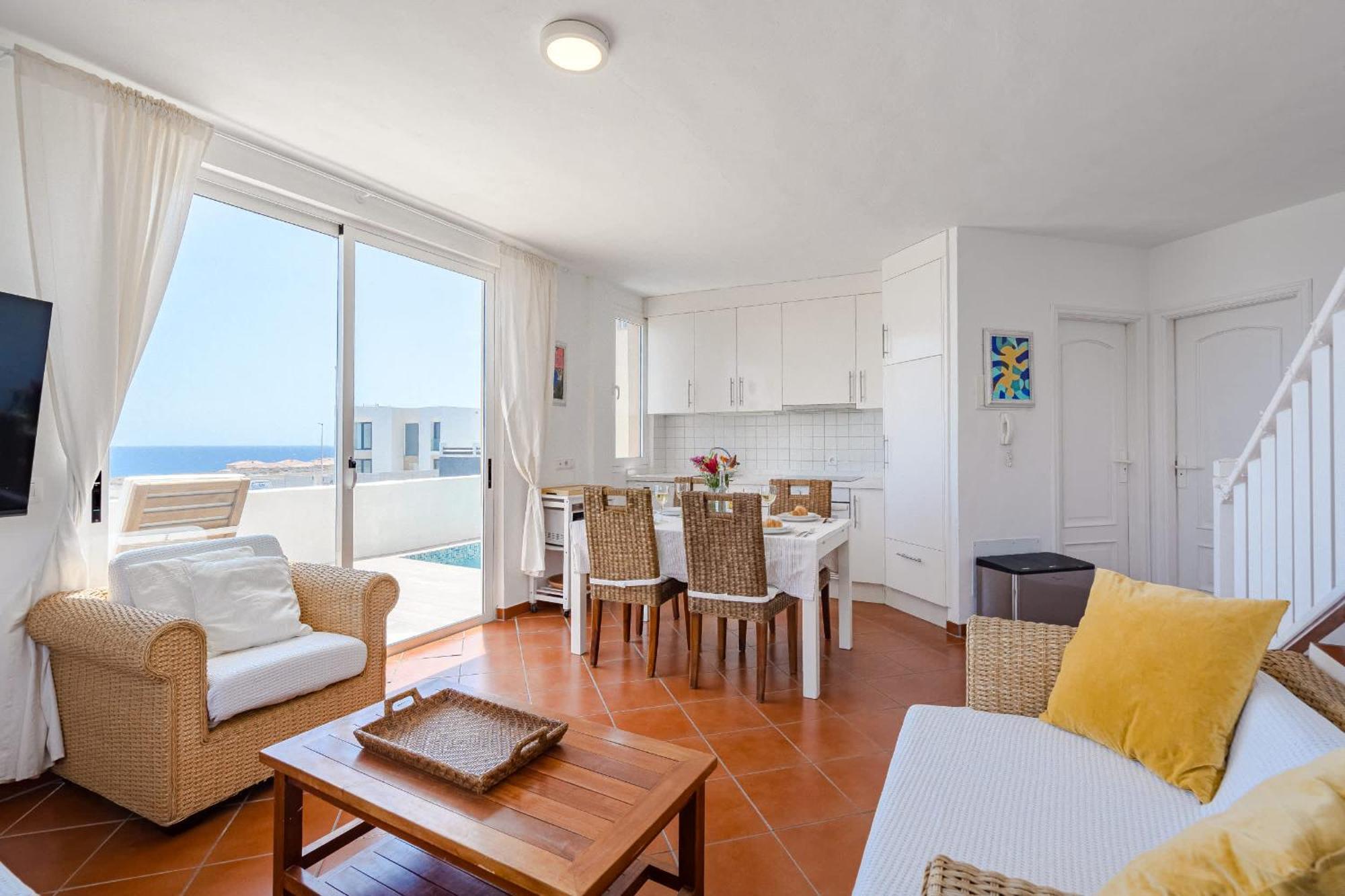 Medano Seaside Villa, Jacuzzi & Pool Villa