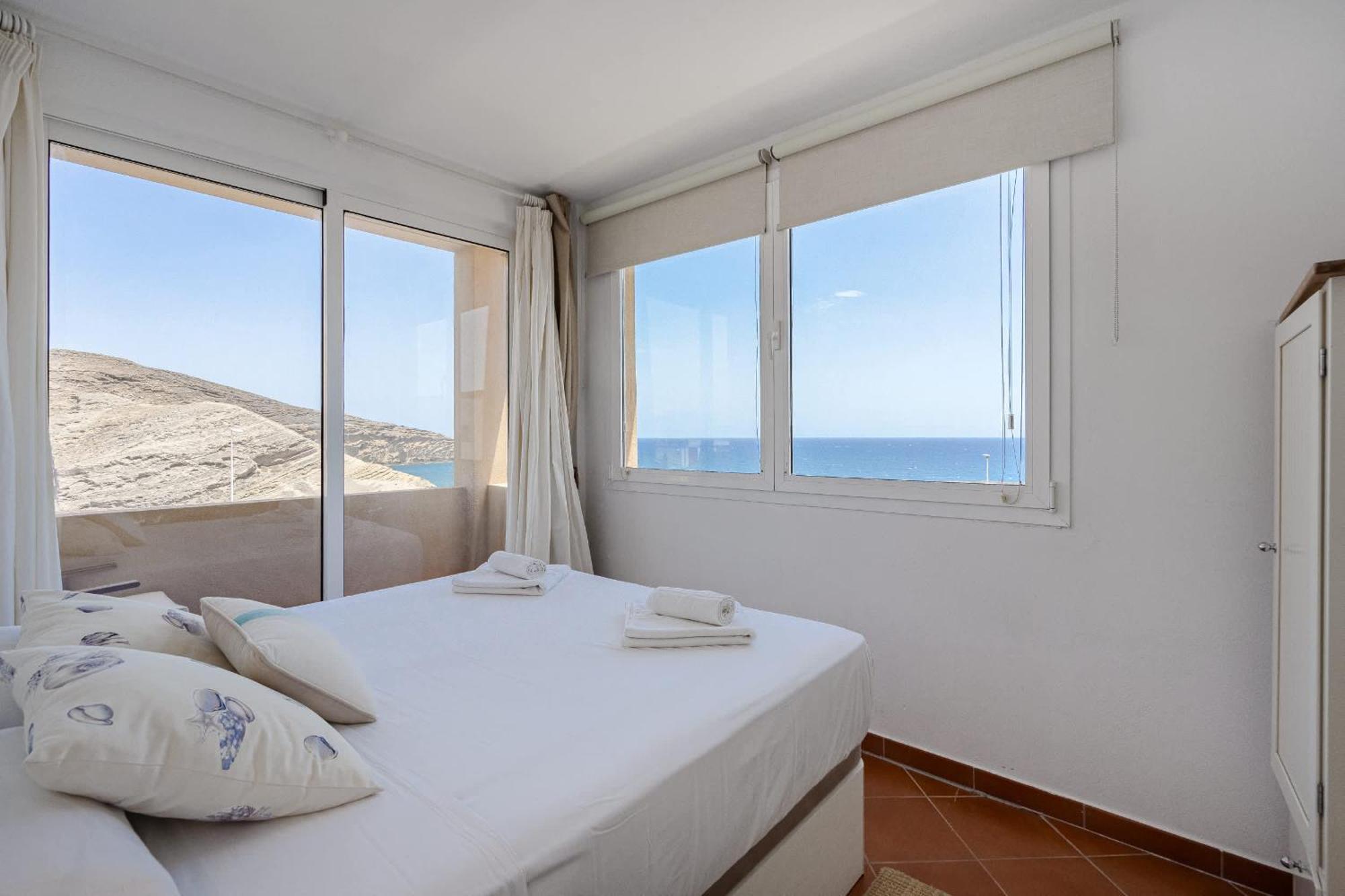 Medano Seaside Villa, Jacuzzi & Pool Villa