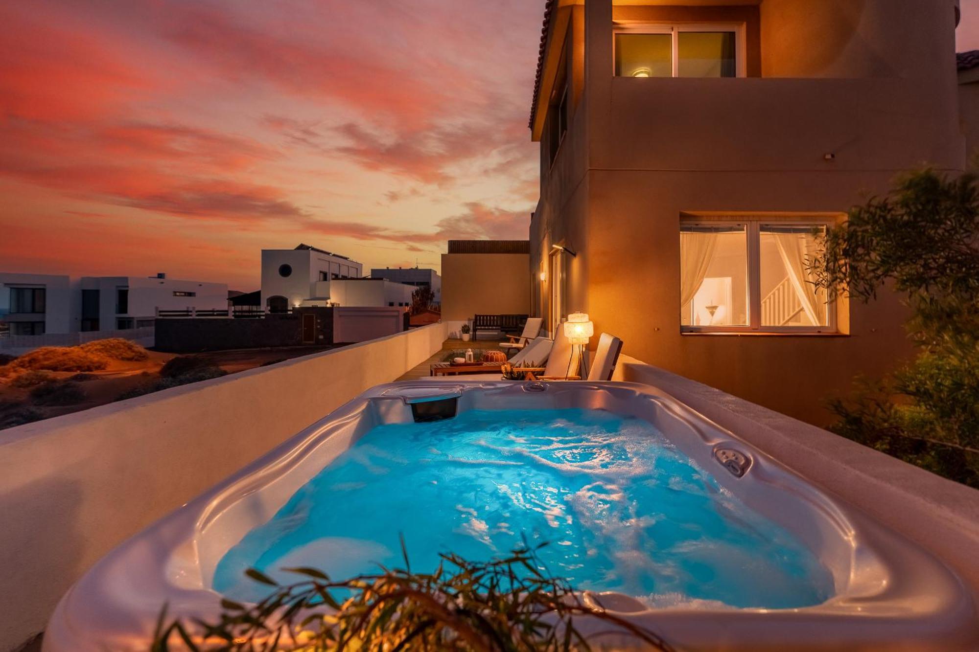 Villa Medano Seaside Villa, Jacuzzi & Pool *