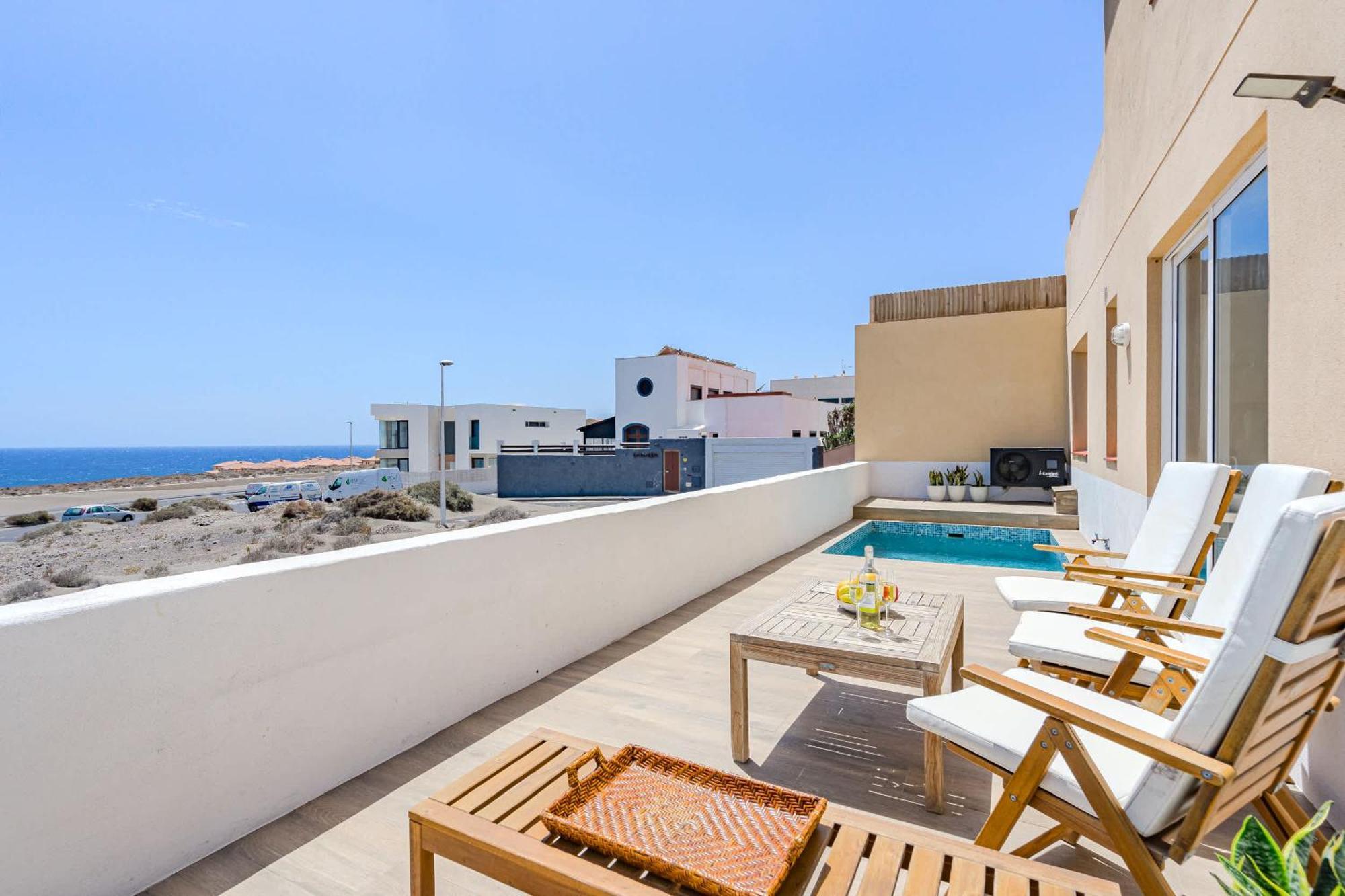 Medano Seaside Villa, Jacuzzi & Pool Villa