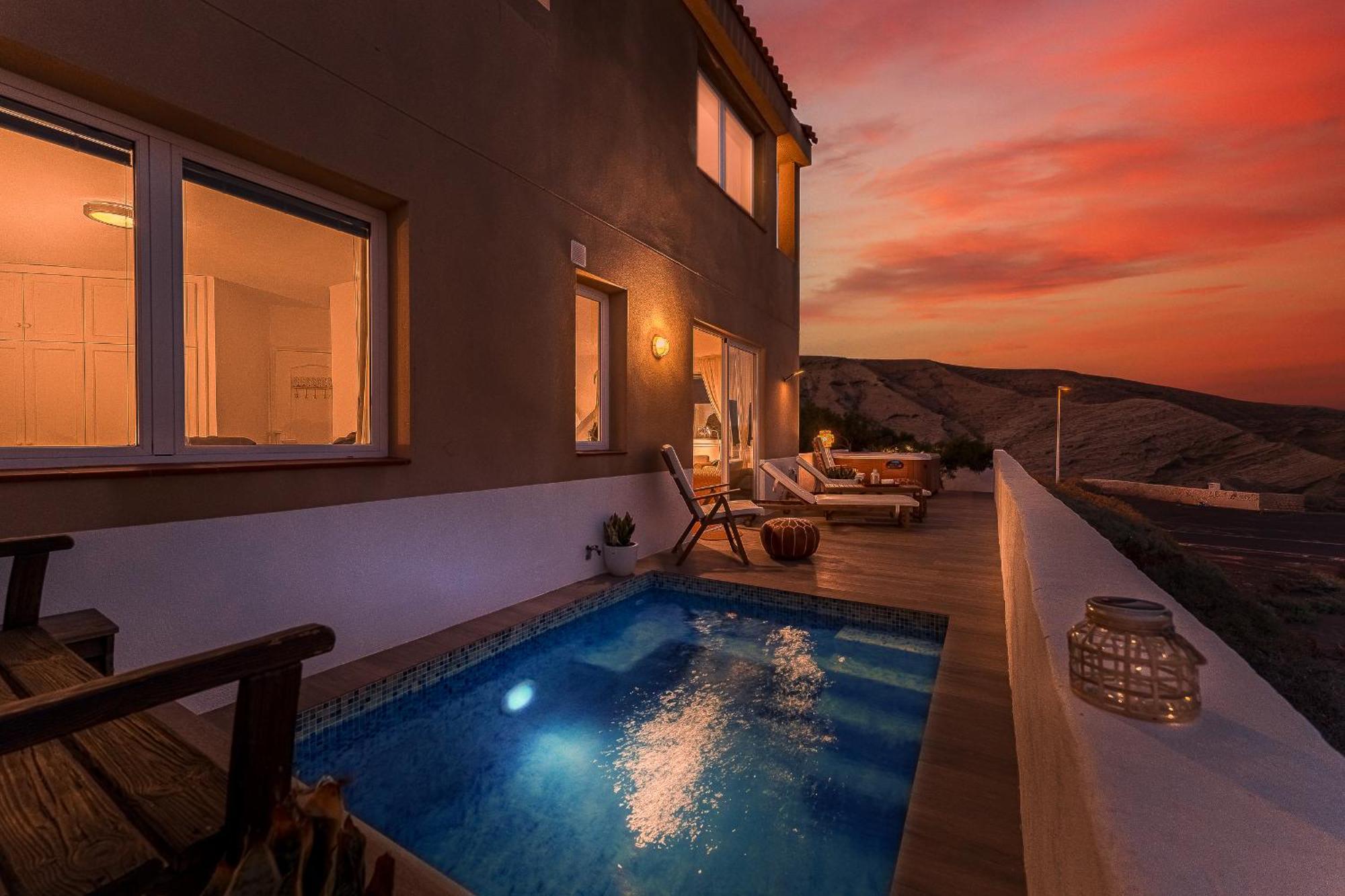 Medano Seaside Villa, Jacuzzi & Pool